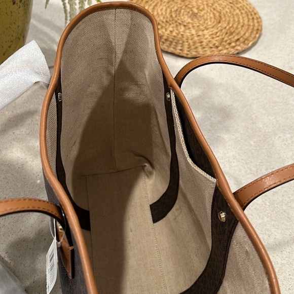 NWT Michael Kors Special Edition Large Tote - Picture 7 of 8